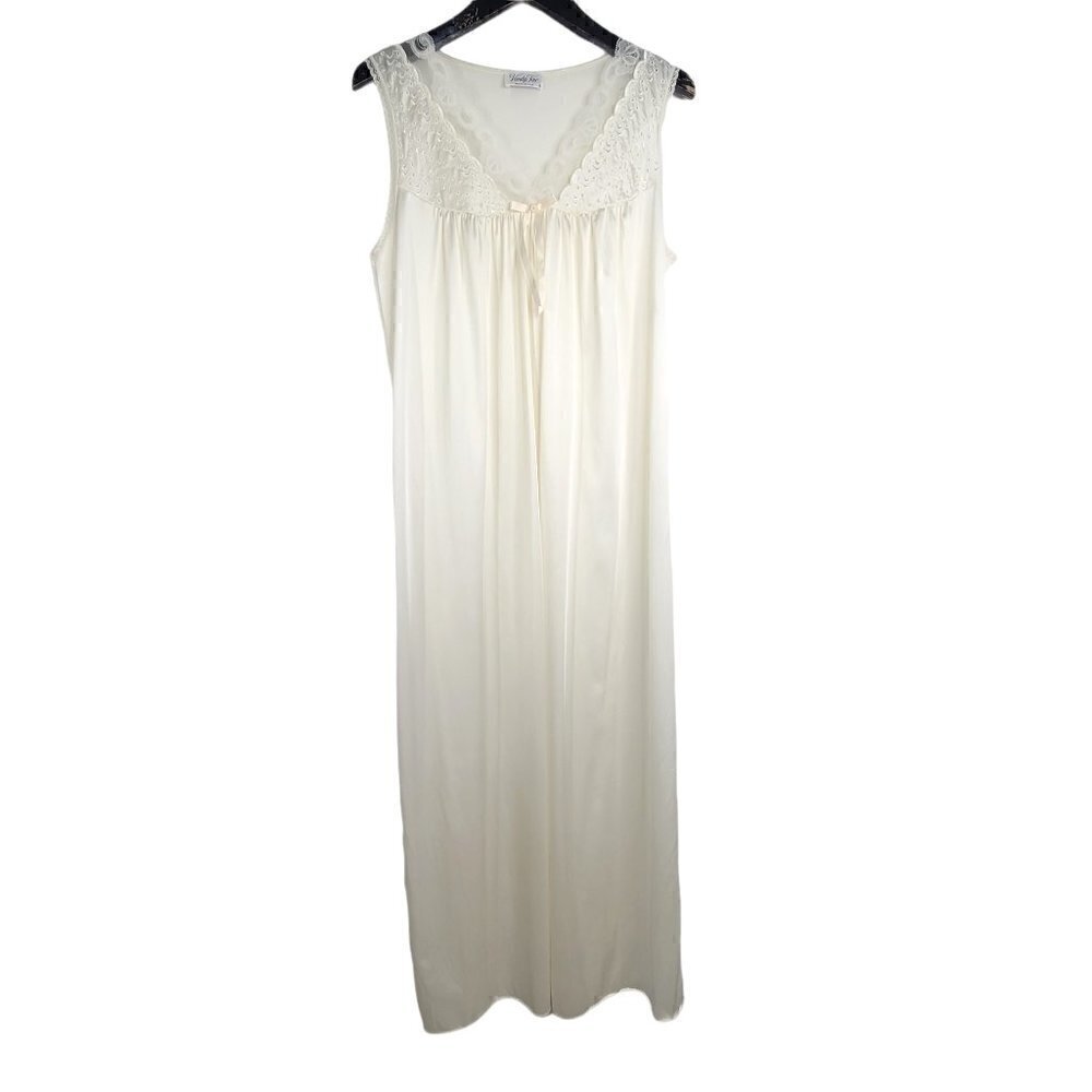 VTG VANITY FAIR Small Winter White Silky NYLON Nightgown Olga esque Peignoir